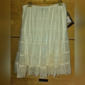 Lace skirt